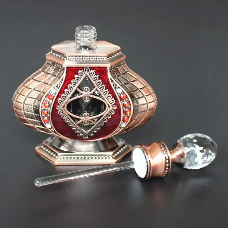 10ml Vintage Perfume Bottle - Retro Arab Style Essential Oil Bottle with Antiqued Alloy Design for Wedding Gifts.